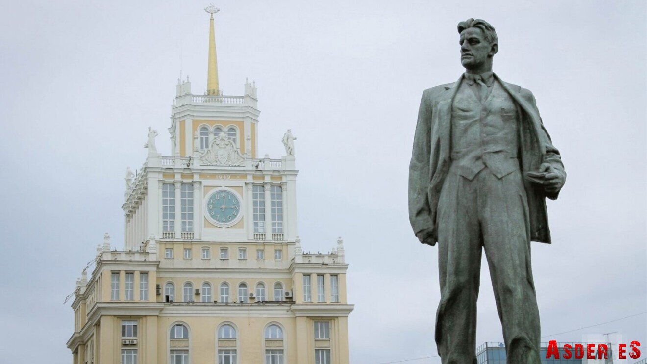  Пришел на площадь