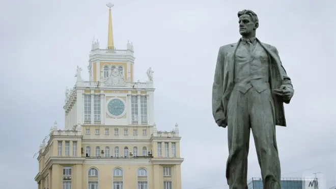 Пришел на площадь